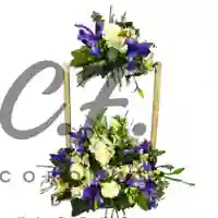 Canasta de madera de flores azules